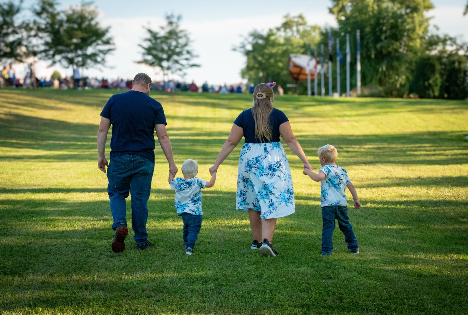 Outdoor family photos Minneapolis Minnesota